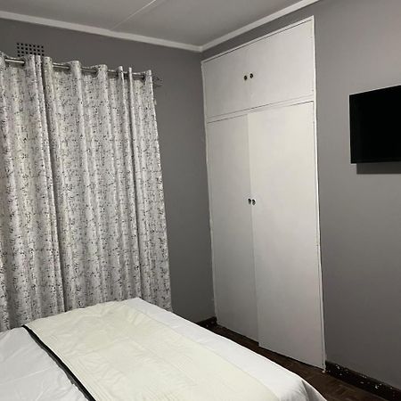 Travelers Standard Appartement Kempton Park Buitenkant foto