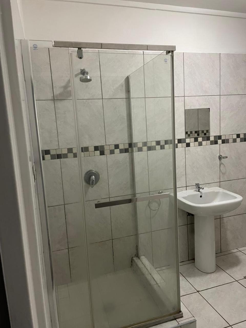 Travelers Standard Appartement Kempton Park Buitenkant foto