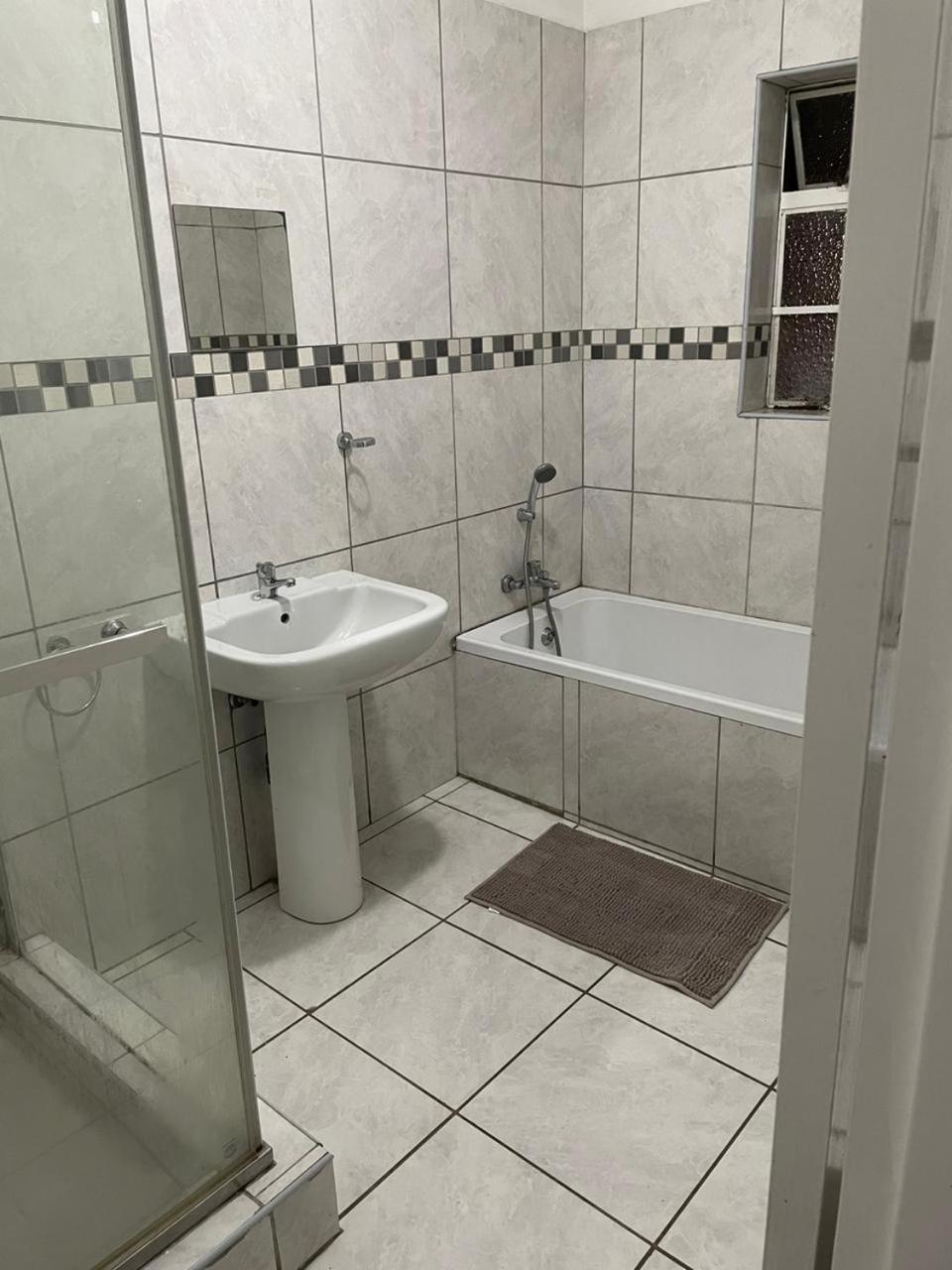 Travelers Standard Appartement Kempton Park Buitenkant foto